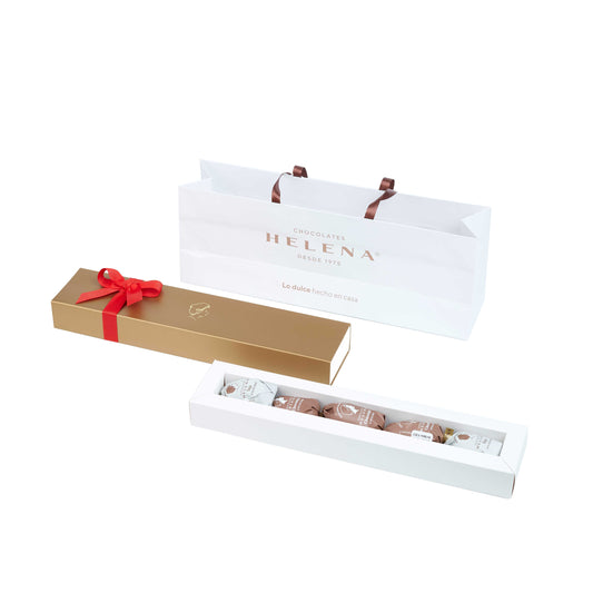 Chocoteja bonbons 5-piece gold box close-up