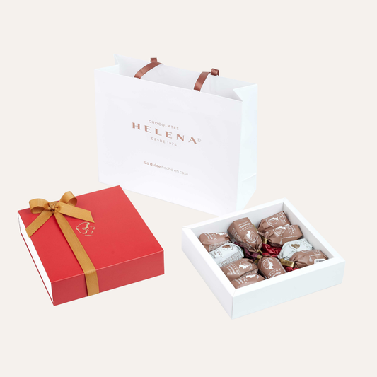 Chocoteja_assortment_bonbons_with_nuts and fruits_and_dulce_de_leche
