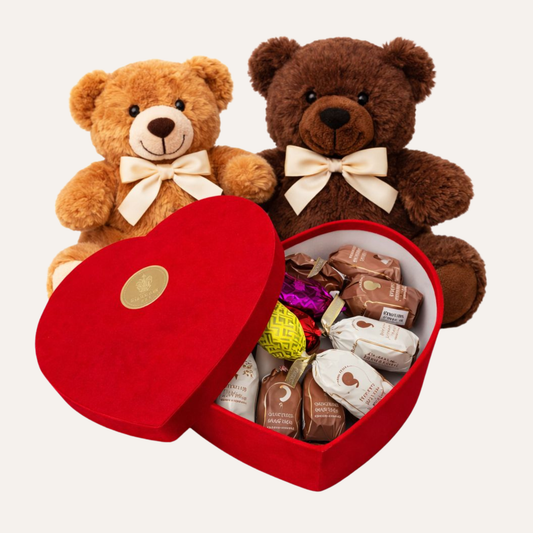 Helena Heart of Helena Gift Set – 12 Bonbons and Teddy Bear